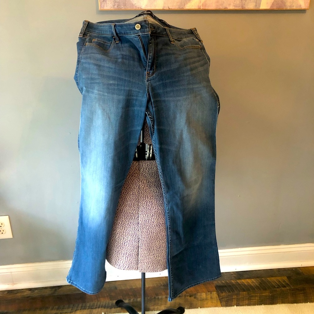 Hollister 33W 32L (17R) mid rise boot cut jeans